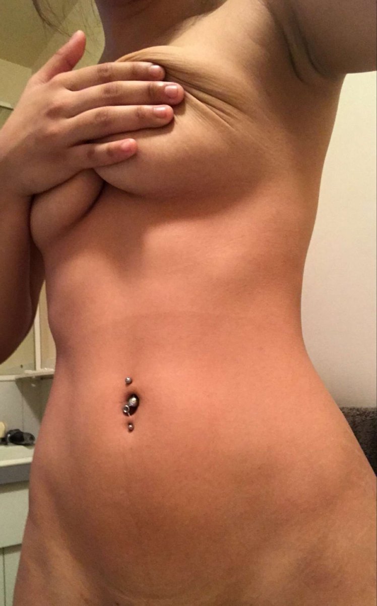 xratedroxana's tweet photo. Fresh out of the shower, the only time you'll see a clean dirty girl 😋💋👅
#nudes #sellingnudes #girl #teen #photo #nudepics #women #sendnudes #amateur #hot #nipples #horny #piercings #tattooed #nude #naked #hotpic #bigtits #naughtygirl #dirtygirl #sugarbaby #sugardaddieswanted https://t.co/4ixZoknKOS