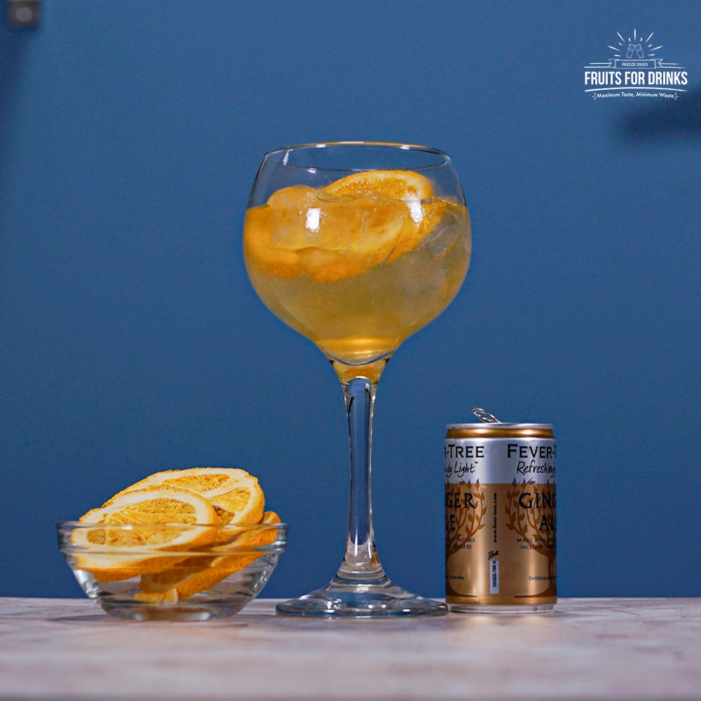 We mixed the @ginimaginaria and our tasty freeze dried orange with the @fevertreemixers ginger ale with mixed amazingly 😍

Always have the fruits you need.
Find out more about Fruits for Drinks on our website!
fruitsfordrinks.com

#orange #gin #fruitsfordrinks #drink