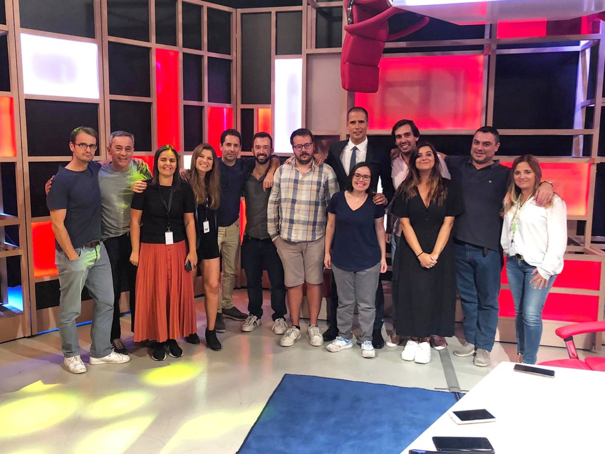 No dia em que vai para o ar o último programa desta temporada, aqui fica um grande parabém a esta equipa fortíssima! Verdadeira Gente que Não Sabe Estar! VAMOS! 💪
#42programas #gqnse <a href="/tvi/">TVI</a>24pt @tvi <a href="/Cat_Domingues/">Cátia Domingues</a> <a href="/joanamarques140/">joana marques</a> <a href="/istoeserio/">Manuel Cardoso</a> <a href="/despassarado/">Cláudio Almeida</a> <a href="/guilhermefon/">Guilherme Fonseca</a>