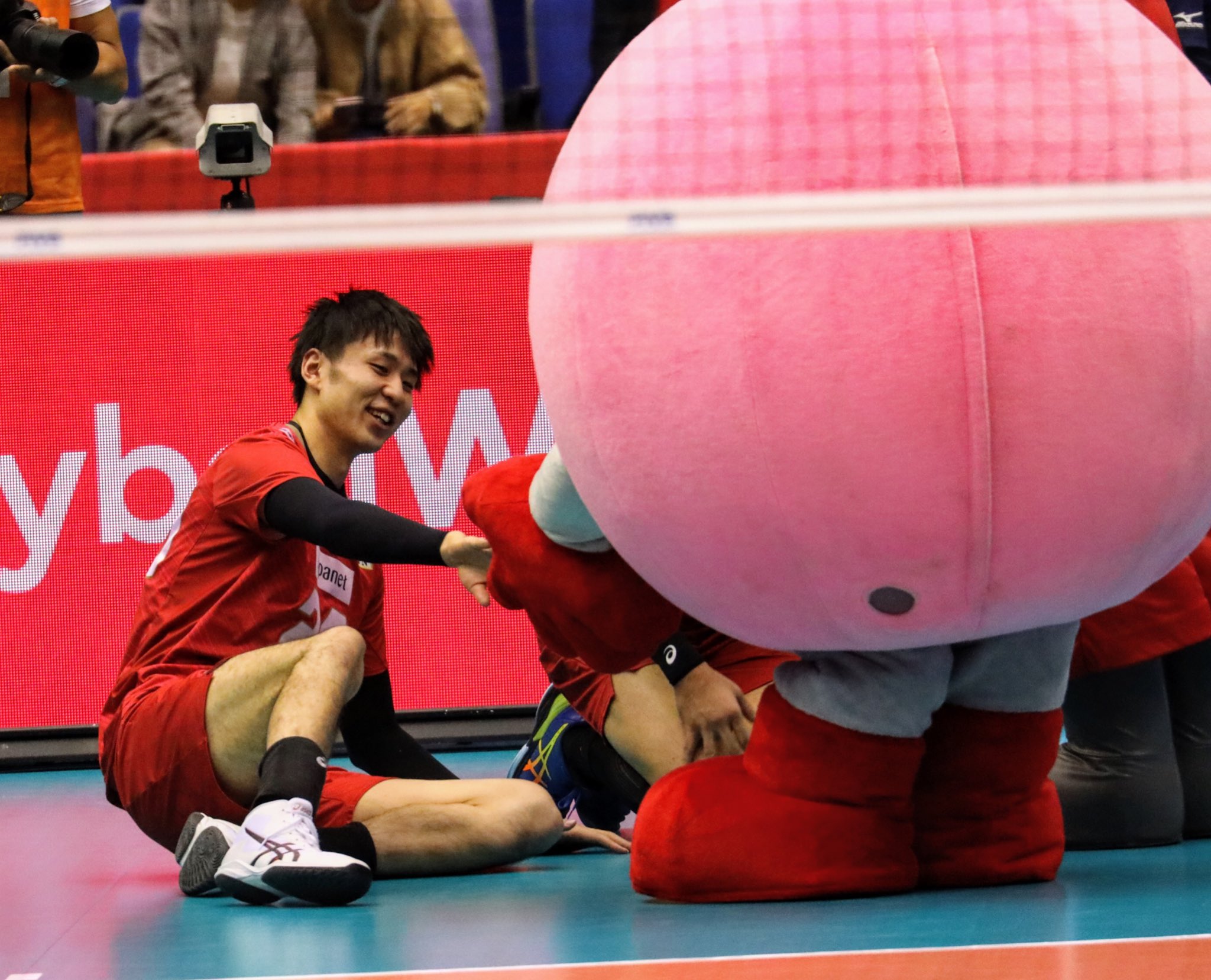もつさん 大きな選手がバボちゃんと戯れるの可愛い 小野寺君2回転がされてたよ 笑 ワールドカップバレー 小野寺太志 大竹壱青 バボちゃんバボバボ もつさん 大きな選手がバボちゃんと戯れるの可愛い 小野寺君2回転がされてたよ 笑 ワールドカップバレー 小野寺太志 大竹壱青 バボちゃんバボバボ