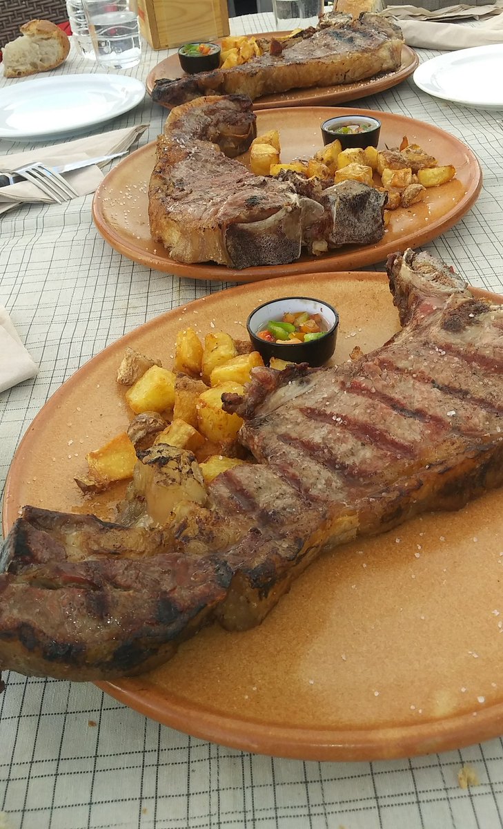 diostuitero's tweet photo. Triple chuletón mortal en #Ávila . https://t.co/xMeKt4y7MP