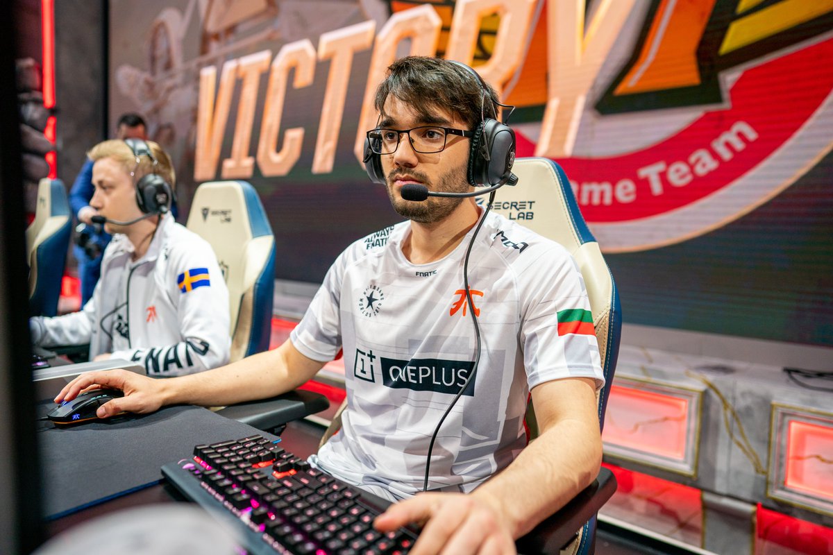 FNATIC's tweet photo. For a total of 40.3k damage dealt to champions, @FNCHylissang's Yuumi did 1,033 DPM v @ClutchGaming.

He's now the tournament's top damage dealer with an average DPM of 886. #Worlds2019 https://t.co/91v5Ptl5hS