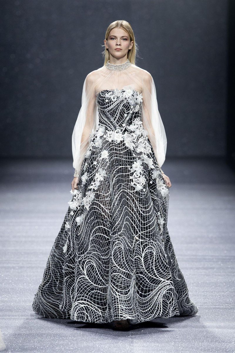 couturegalaxy's tweet image. ชุดจากแบรนด์ The Atelier Spring 2020 จากเซี่ยงไฮ้แฟชั่นวีค ก้อดดดด ชุดสวยมากกกกกก