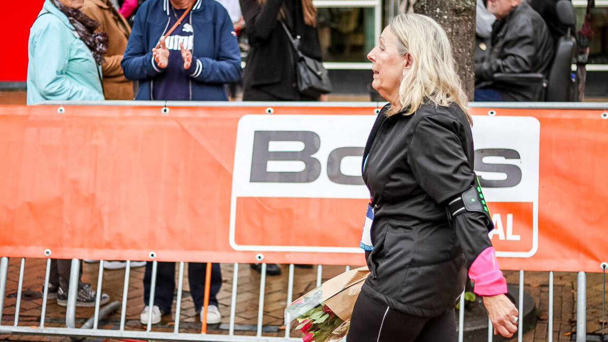 En Linda is binnen, hoor! Als allerlaatste! Chapeau! #4Mijl #rtvnoord #Groningen