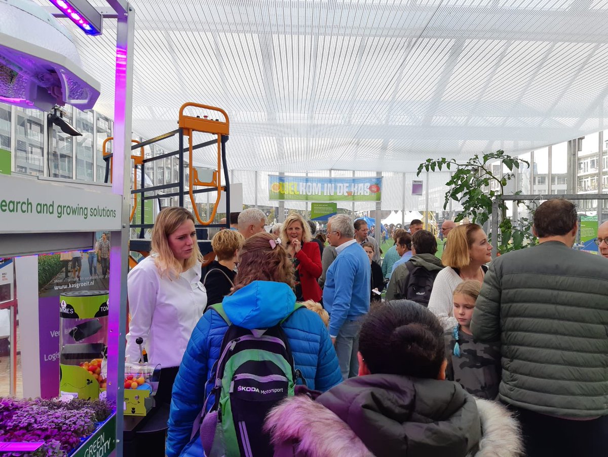 Al uren volop aandacht voor de Glastuinbouw in de demo-kas <a href="/GemWestland/">Gemeente Westland</a> @GlastuinbouwNL #wffrotterdam