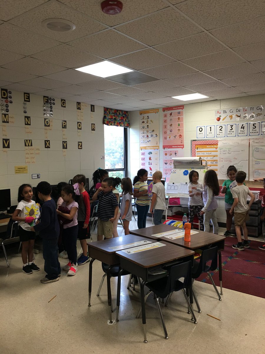 BrookeDye18's tweet photo. 1st grade taking a gallary walk of our Georgia O'keefe inspired plant paintings! https://t.co/dXwsF85jOj