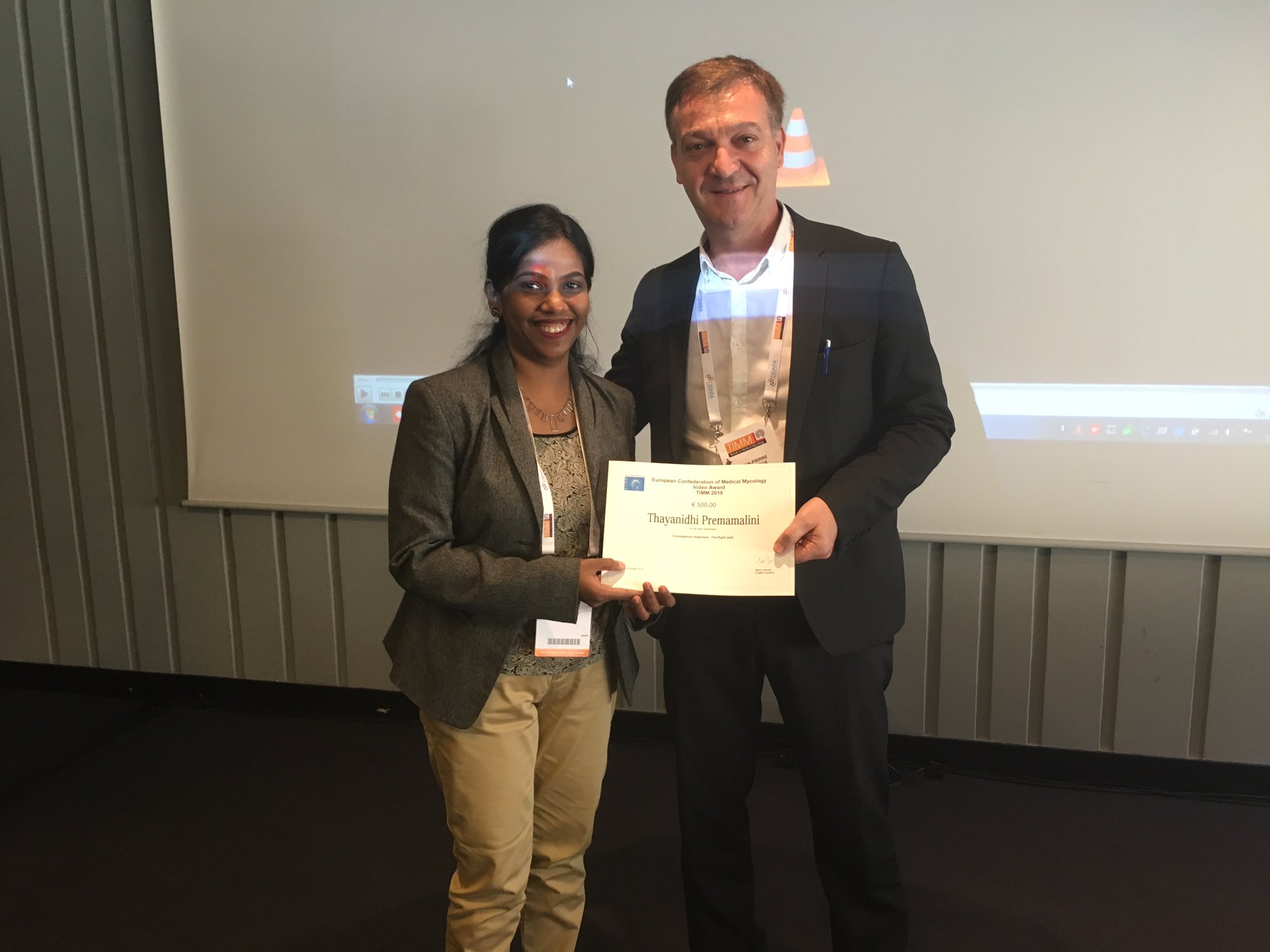 andrageren opnåelige lufthavn ECMM on Twitter: "Video Abstract Session at #timm2019 thanks for fantastic  submissions and Congrats to our winner of the video abstract award Dr.  Premamalini. We will expand the video abstract session and