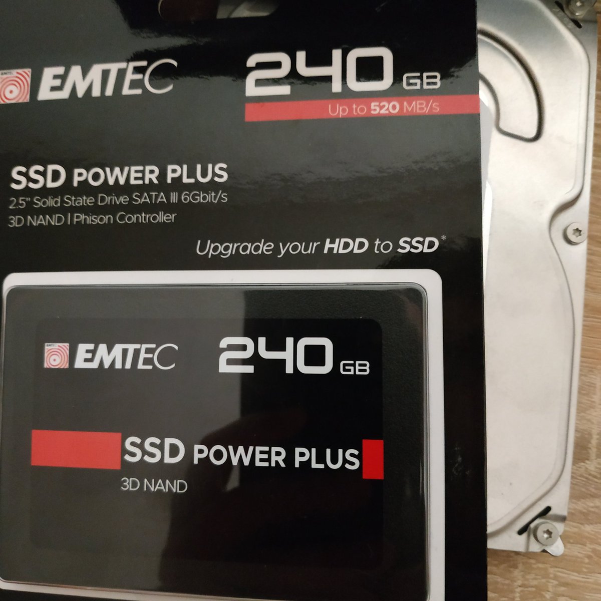 Cisco93r's tweet photo. È tempo di fare un upgrade sul PC
@emtec.official #SSD #faster #ssdplus #entrylevel  #cheap #tech #nerd #tecnico #riparazioni #hdd #memory #13ottobre https://t.co/FzUvNVNSLR