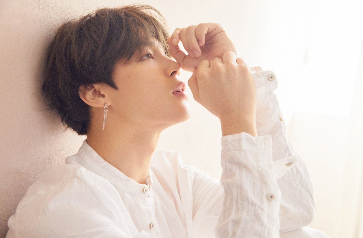 ggukiejung's tweet photo. @AER893 @BTS_twt Era LY tear
Black hair salah satu kelemahanku 😭
Konsep fotonya yg sederhana tapi masih nunjukin sisi sexynya jimin, dan merasa boyfriend material bgt
HAPPY BDAY JIMIN @BTS_twt https://t.co/HxjLVZmrik