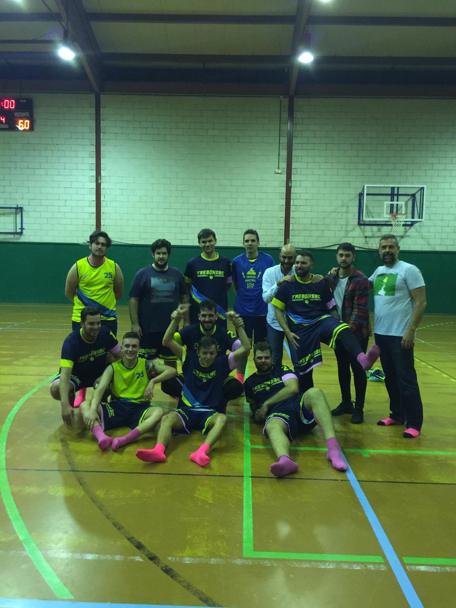 TrebonsBC's tweet photo. Victoria del #SeniorMasculino 🆚 @cdlosrosales por 66-60 ayer en casa!! Fantástico trabajo de los chicos para llevarse la primera! Mucho futuro por delante de nuestros compañeros de Coruña! 💪 💪 #Somostrebóns #OleirosDeporte #Goat5 #sumatealrosa 🏀 https://t.co/7eSaDn0hVI