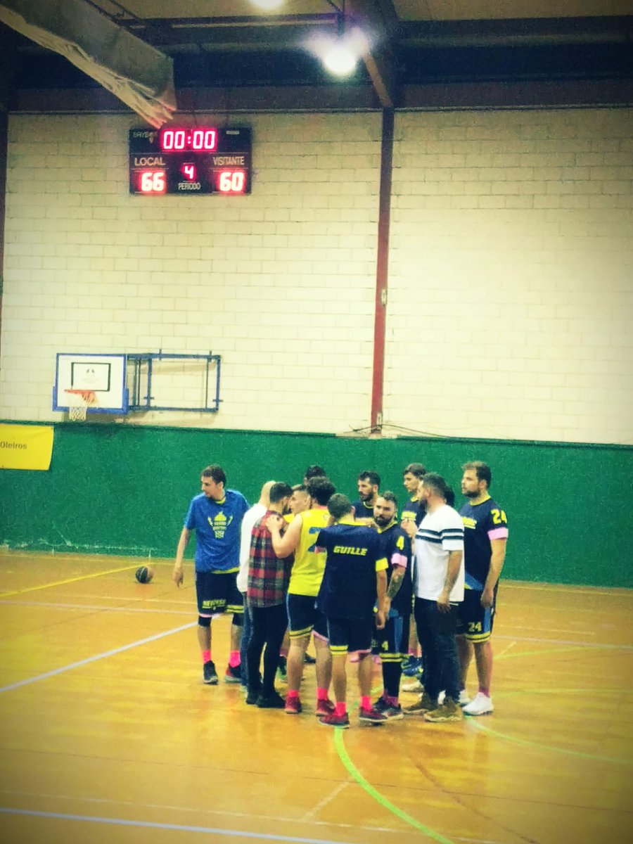 TrebonsBC's tweet photo. Victoria del #SeniorMasculino 🆚 @cdlosrosales por 66-60 ayer en casa!! Fantástico trabajo de los chicos para llevarse la primera! Mucho futuro por delante de nuestros compañeros de Coruña! 💪 💪 #Somostrebóns #OleirosDeporte #Goat5 #sumatealrosa 🏀 https://t.co/7eSaDn0hVI