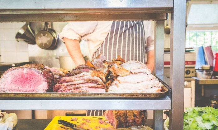 AboutCotswolds's tweet image. The Bear Inn Bisley is a great example of what a traditional British village pub should be like. It oozes atmosphere and has a friendly ambience and and is much loved. They currently have a #SundayLunch special offer. aboutglos.co.uk/special-offer-… #cotswolds #gloshour #glosbiz