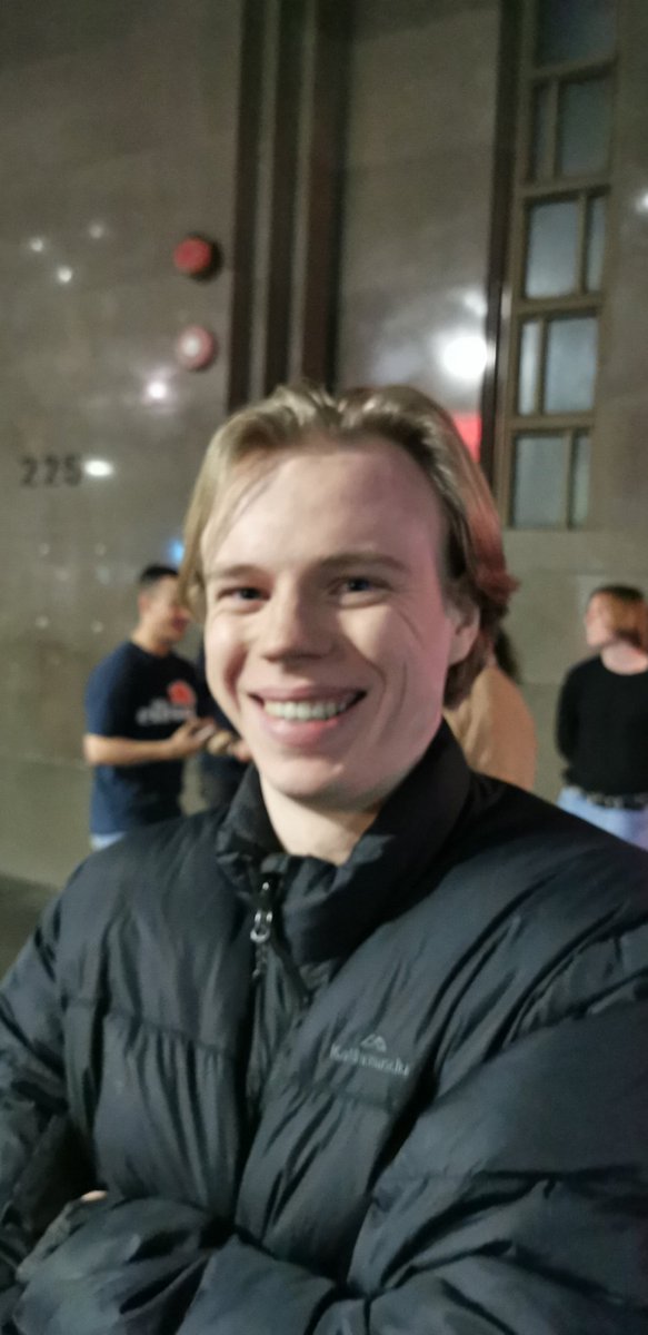 JamieOCE's tweet photo. Mfw you find out the LAN final is played on an online server https://t.co/18IJxCtmRc