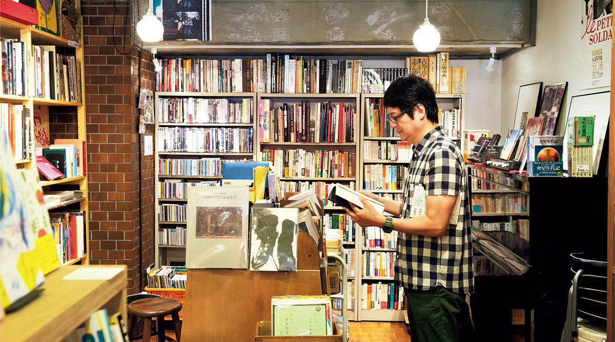 BRUTUS_mag's tweet photo. 【本屋好き★10月15日発売】本好きが目指す本屋へ。歌人・穂村弘さん、作家・滝口悠生さん、漫画家・渋谷直角さんが本屋密集エリアをパトロール。また、編集者岡本仁さんによる、高松、新潟、盛岡の本屋をめぐる旅も！ https://t.co/n25CR3cewf
