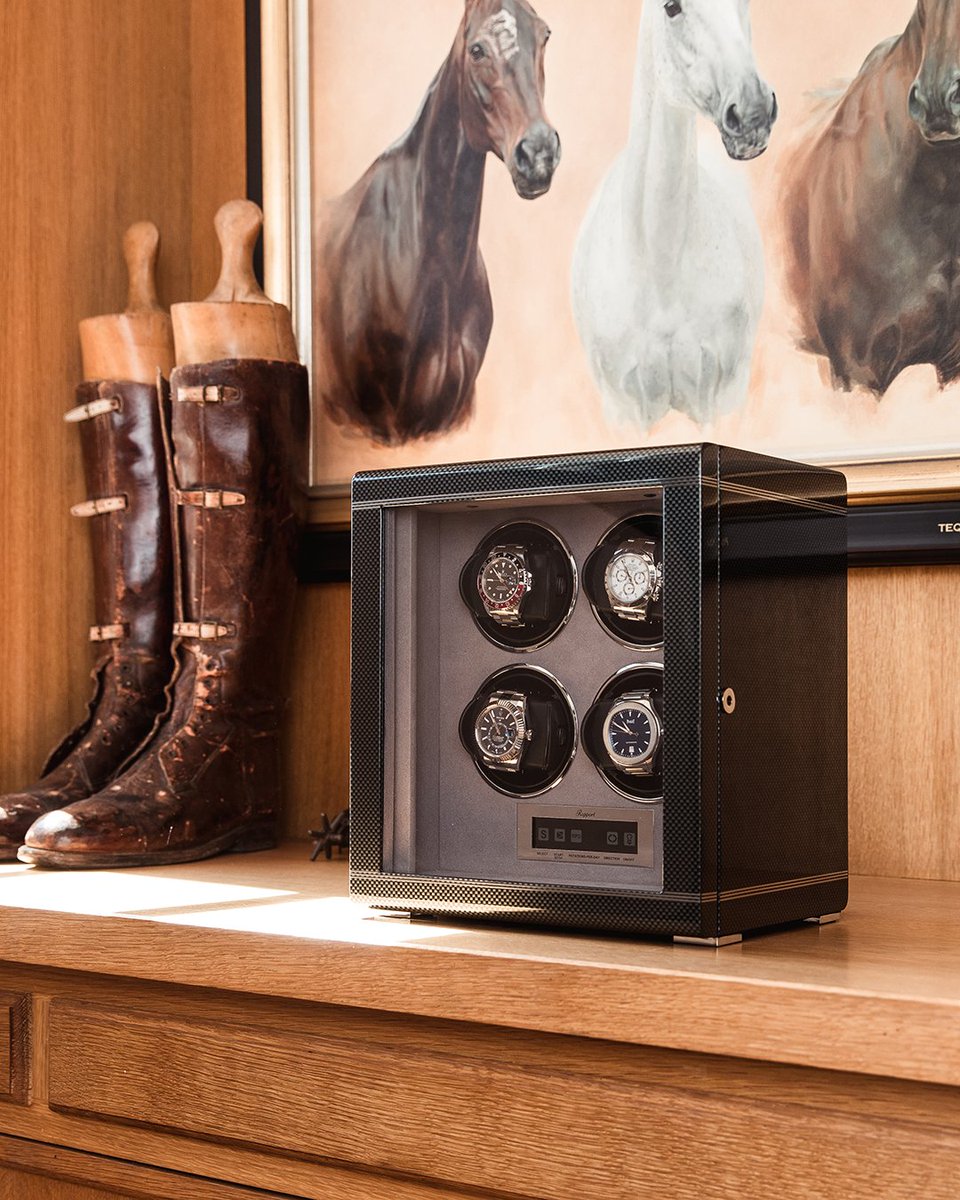 A watch connoisseur's dream.. Discover the Formula quad watch winder with a handsome carbon fibre finish. 👌

Shop yours at rapportlondon.com/formula-quad-w…