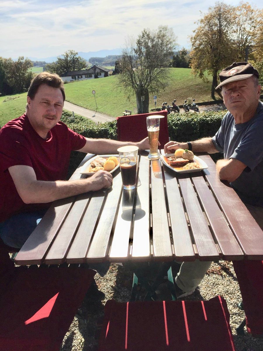 Ralph Froehler (@froehlerralph) on Twitter photo Schweinebraten mit knödel im biergarten.  Papa ist auch dabei,  urlaub in Bayern,  arbeit kann warten Schweinebraten mit knödel im biergarten.  Papa ist auch dabei,  urlaub in Bayern,  arbeit kann warten