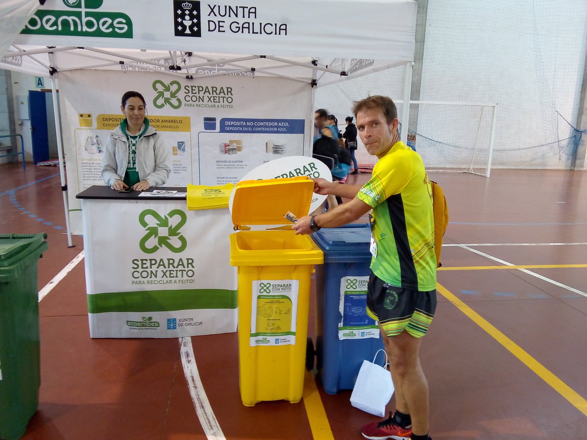 separaconxeito's tweet photo. Moitos participantes de todas as idades na Carreira Popular de #Xermade. Estivemos con moitos corredores concienciados na importancia da #reciclaxe e contribuimos ca información dos nosos monitores a facer da carreira un #eventosostible! #separaconxeito @GaliciaSostible @ecoembes https://t.co/Adiij8DCJQ