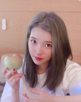 melloviciousiu's tweet photo. omg her hair!! I love it! https://t.co/X1PMoiltQh