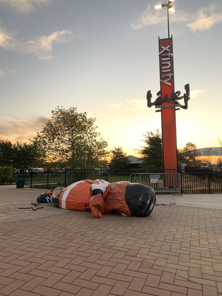 heatherbimages's tweet image. So I see @GrittyNHL is trying to channel #GrittyDown like his BFF @Hartsy43 #HartnellDown #Gritty5K
