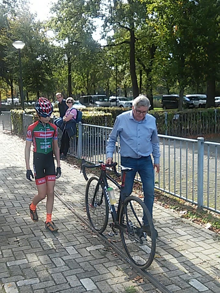 VeldritBladel's tweet photo. De eerste verzetcontroles nog ongeveer 10 min voor de start van cat 5 https://t.co/FJyATZkr6D