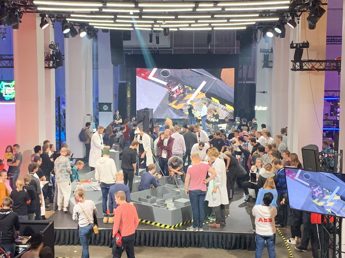 Fights breaking out. Some robots know no mercy and are out for the sweet, sweet points for pushing others out. #BotsOntheRun