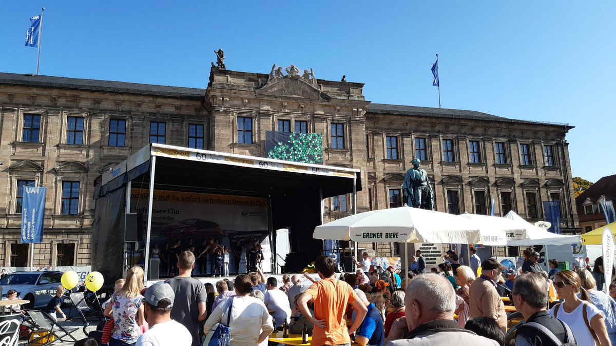 Der #erlangerherbst 2019, verkaufsoffenen Sonntag in #erlangen startet bei traumhaften Wetter und tollem Programm.auf der Showbühne!