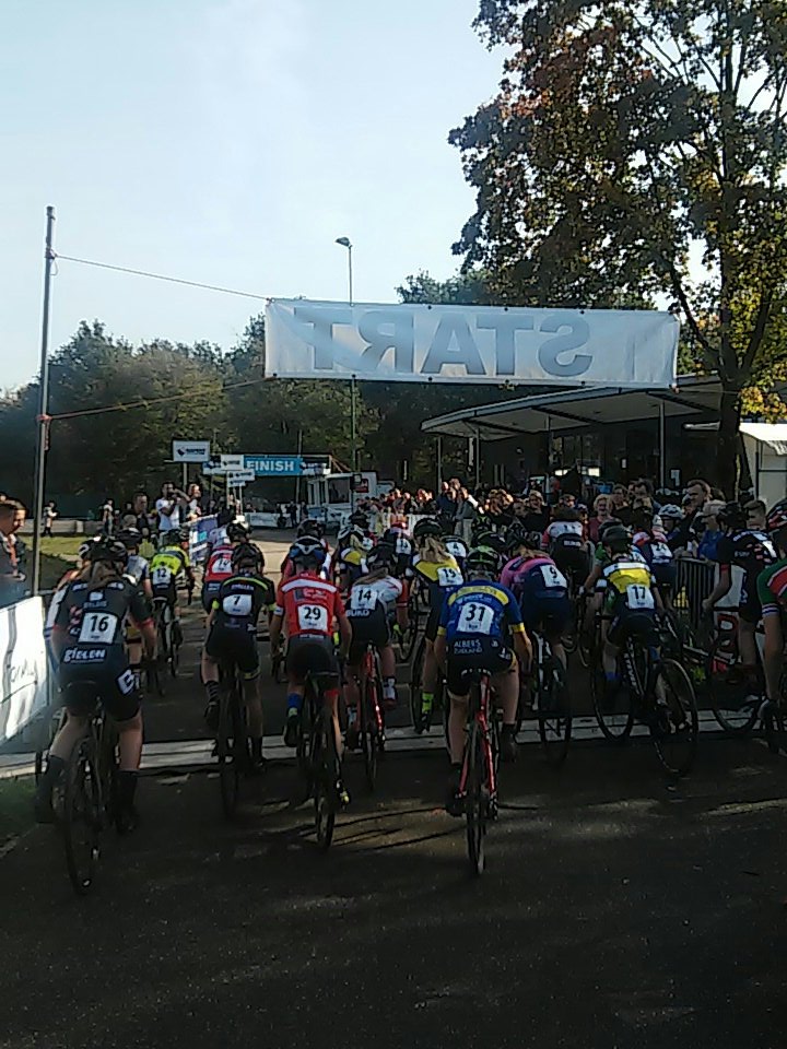 VeldritBladel's tweet photo. Cat 5 is gestart https://t.co/9IzwJu8puu