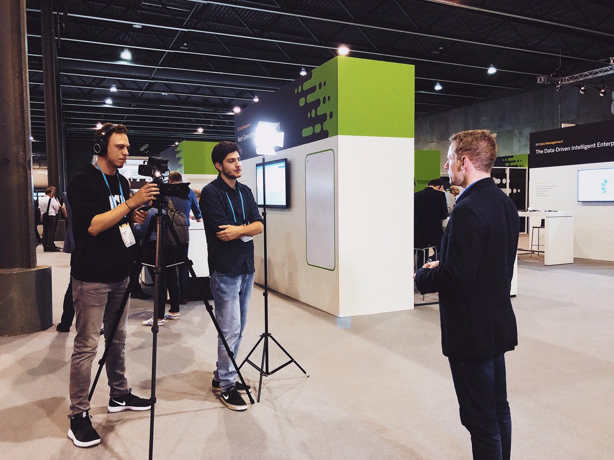 fulltimedrago's tweet image. 3 days #TechEd Barcelona:
👉10km on average per day
🎬3 hours and 30 minutes worth of footage
👉Lots of fun with the @SAP_designs team!
#sapdesign #ux #userexperience #videoproduction
