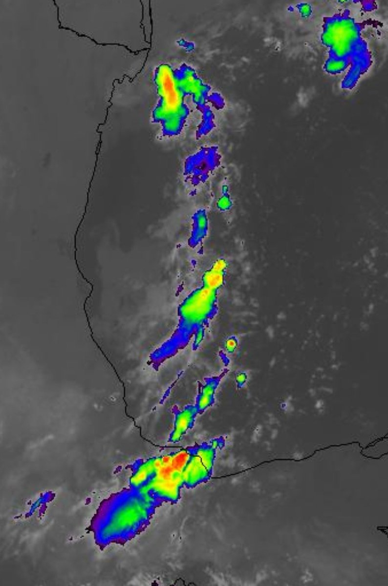 esnoticiaviral's tweet image. 6:20 am. El sistema frontal 4 fue analizado como estacionario desde el Norte hasta suroeste  del Golfo de México. La masa de aire cálido coexiste con la del aire frío. En Veracruz, los nublados más activos frente y sobre la región de Los Tuxtlas... #spcv…
