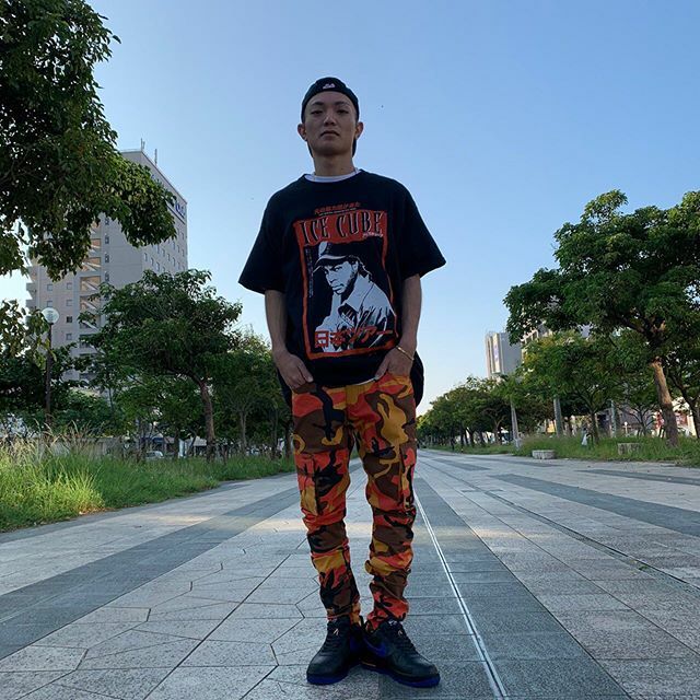 Hicrownclothing's tweet photo. Style sample
TEE→ @icecube
PANTS→ @_serenede
MODEL→ @gen96hicrown
#HICROWN #okinawa #naha
#沖縄 #那覇 #japan #icecube #la
#streetfashion #hiphop #selectshop
#import
#streetshop#streetstore
#hiphopstore https://t.co/bjYc8IzK3Q