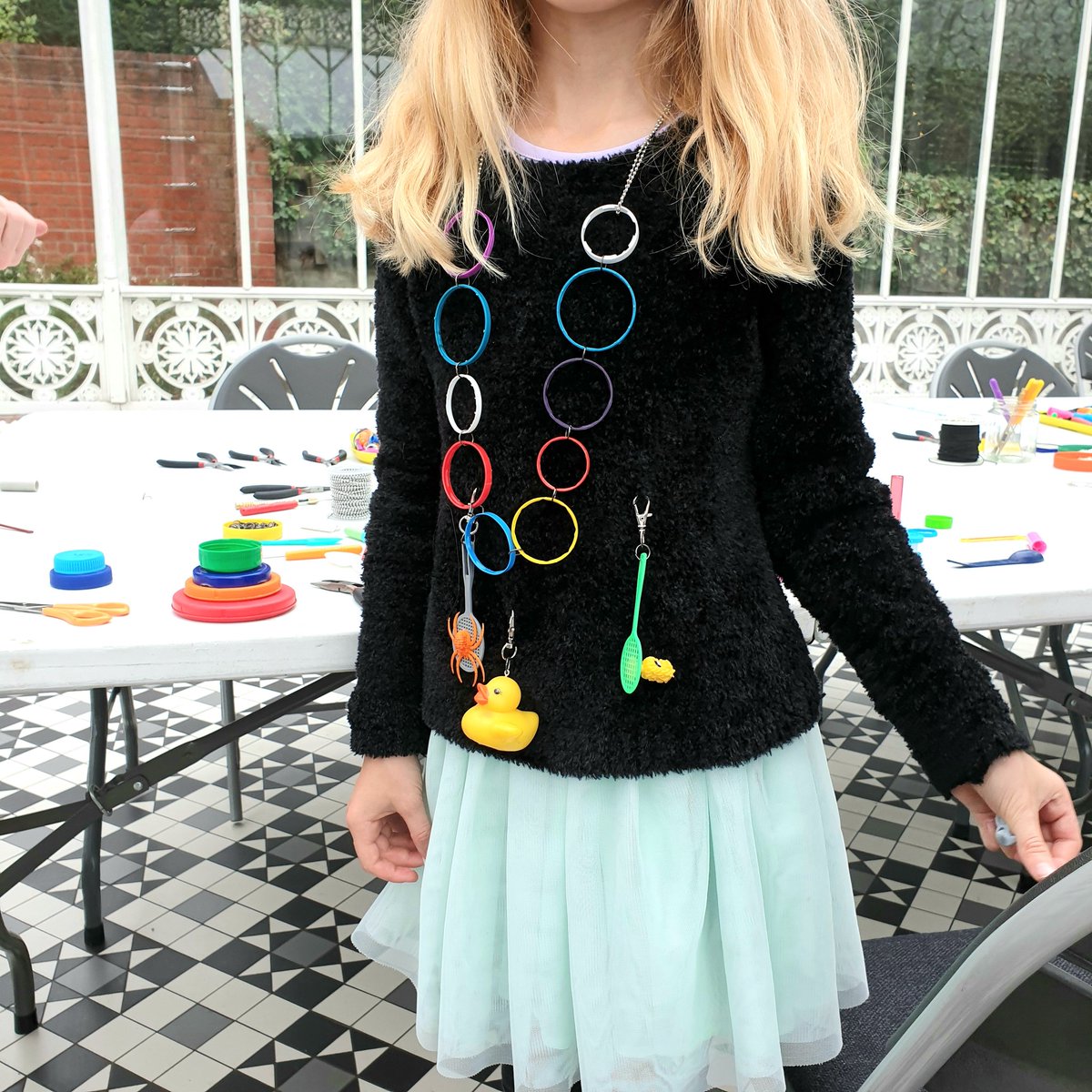 plasticseconds's tweet image. Here offering 'Plastic Seconds' sessions in the Conservatory of @HornimanMuseum for @HornimanMarket ! Here until 4pm! Some fun and  lovely pieces already made during the earlier sessions!  
horniman.ac.uk/visit/events/h… #hornimanmuseum #hornimanmarket #upcycledjewellery #workshop