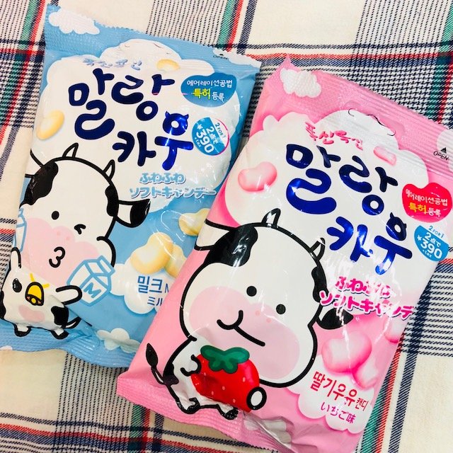 390kobe's tweet photo. 🎀商品紹介🎀

大人気の韓国のお菓子〚マランカウ ソフトキャンディ〛のストロベリー味が新しく入荷致しました🍓

不思議なフワフワ食感がクセになります😳👍🏻
パッケージも可愛いのでSNS映え間違いなし🌈

もちろん全品390円＋税😼
こちらのお菓子はよりどり2個です❣️
#いいなと思ったらRT https://t.co/CQWgg8rt0P
