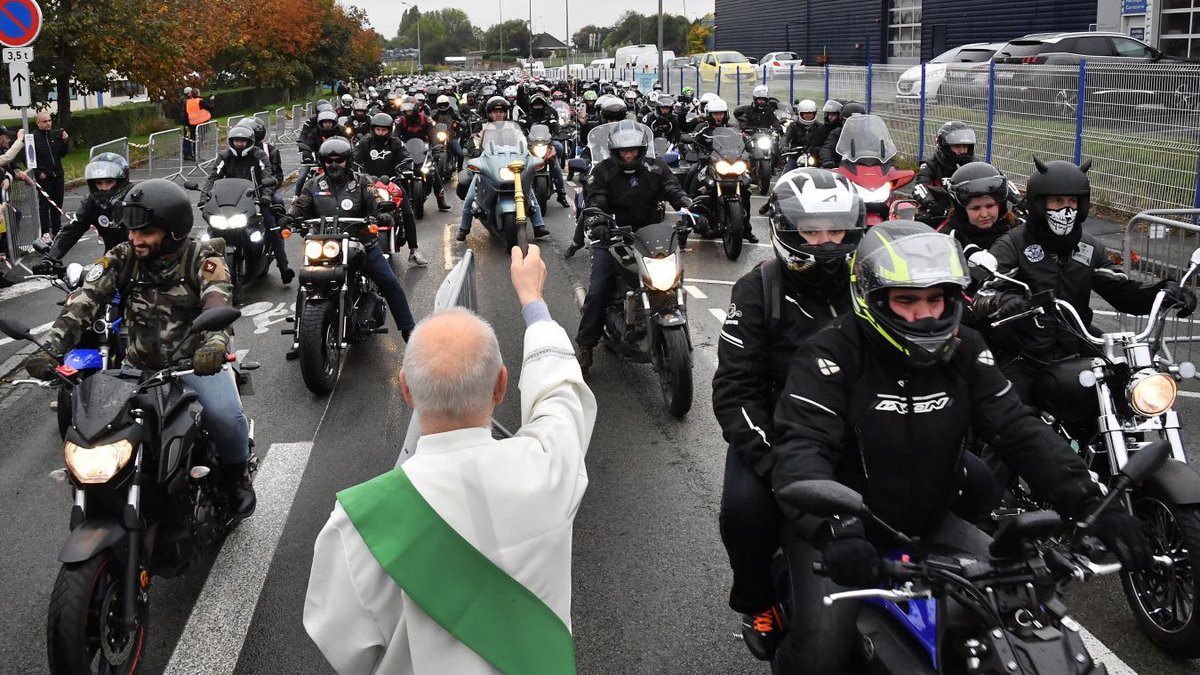 Encore plus de motards que l’an dernier pour la balade hommage à #WonderAugustine #Armentières lavoixdunord.fr/651105/article…