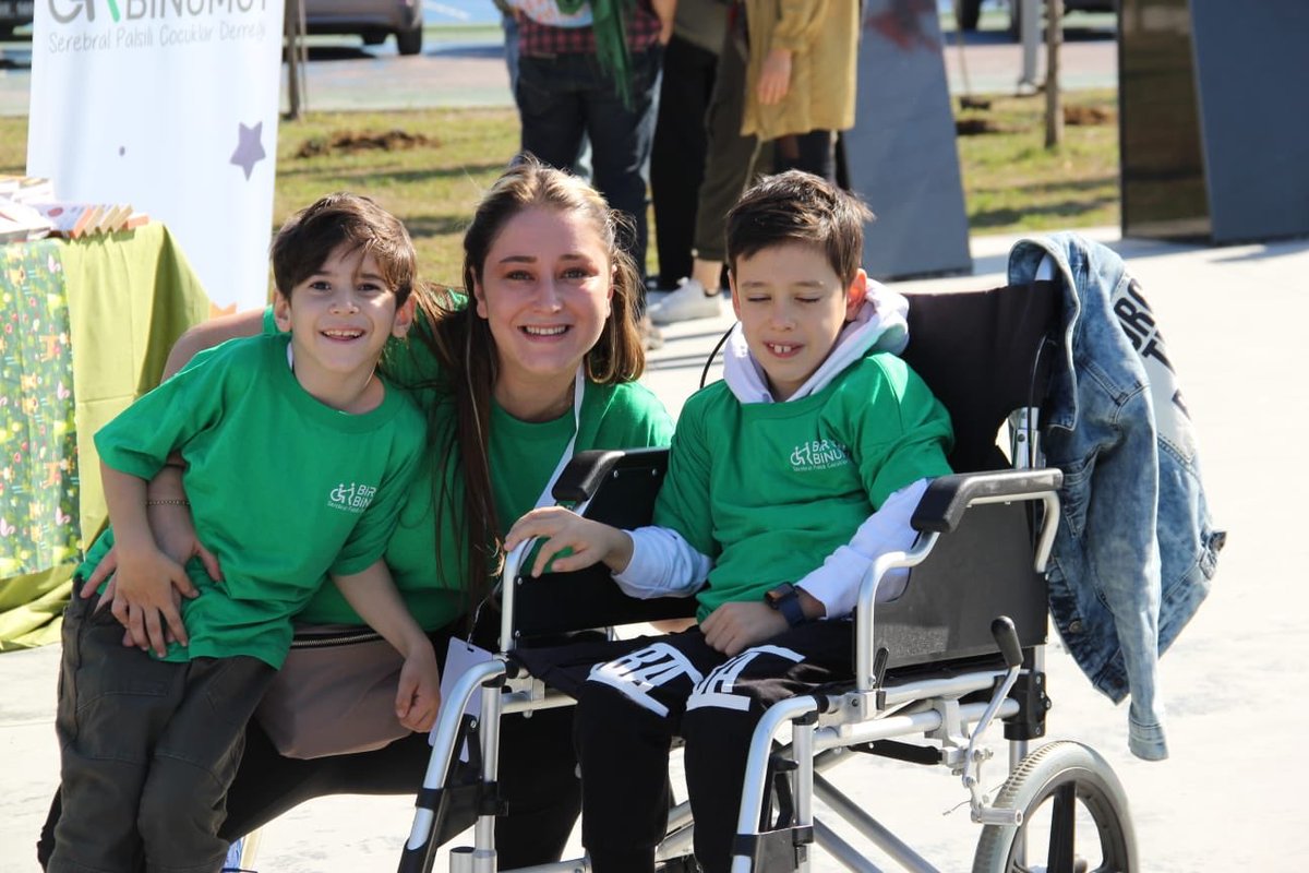 TÜM ENGELLİ DERNEKLERİNE olduğu gibi, destek olmaktan mutluluk duyduğumuz BİR CAN BİN UMUT Derneği üyeleri dostlarımızla bir araya geldik.
Engelli Derneklerine desteklerimiz ARTARAK devam ediyor.
#GururumuzBakırköy