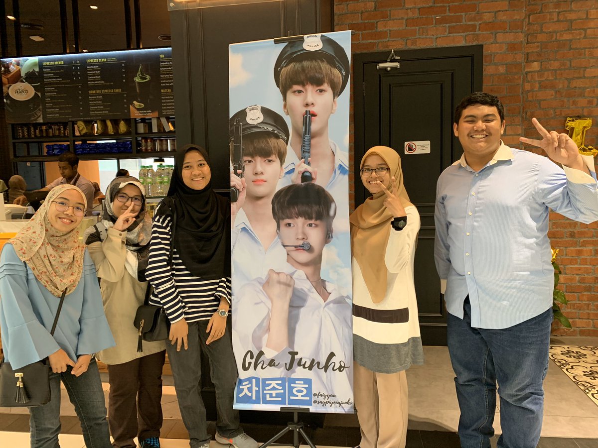 saypiyenajunho's tweet photo. Thank you so much guys for the great day ! It was glad that many come to the event ! Also to all people who give out the freebies ! Thank you so much ! ✨💕🦋🥺 #CHACHADEBUTDAY
(ps: just had time to tweet this !) https://t.co/cPBBKViY1Z