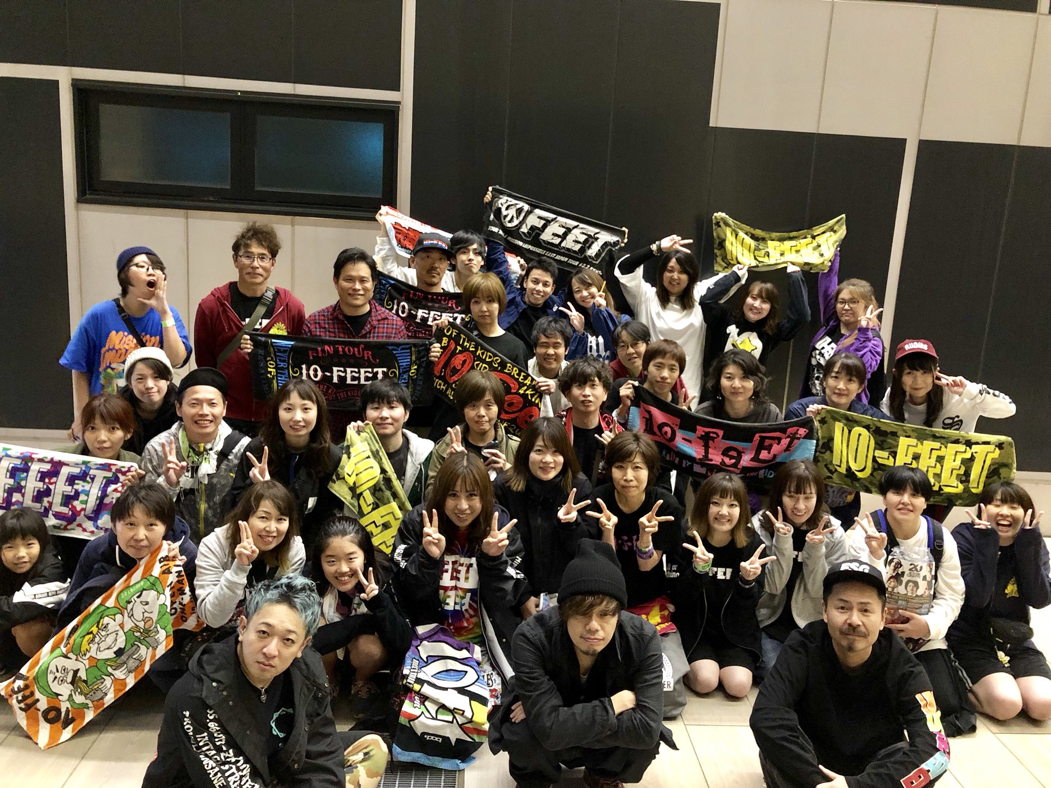 レイ 京都大作戦22 10 Feet広島の集合写真 です お疲れ様でした 写っている方 全員に届きますように ブルーライブ広島 10feet ハローフィクサーツアー テンフィート T Co Gdvkwyb6 Twitter