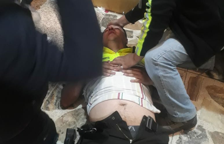 LaPosta_Ecu's tweet photo. Rescatados sin violencia, los 55 policías y 21 militares secuestrados en Calderón. 
El  exitoso operativo de rescate, a cargo del comandante del DMQ, GOE, GIR y UMO muestra las condiciones en las que se encontraban los uniformados. https://t.co/qLumEdqkZq