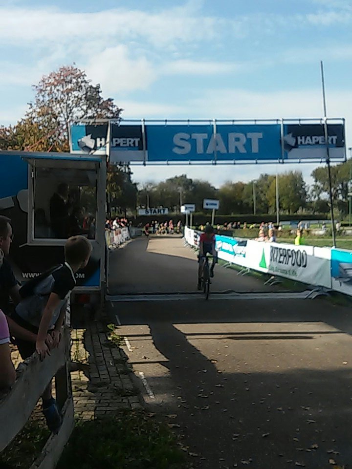 VeldritBladel's tweet photo. Cat 6 is weer voor een Nederlands Kampioen Michiel Mouris https://t.co/q9j0MAciOc