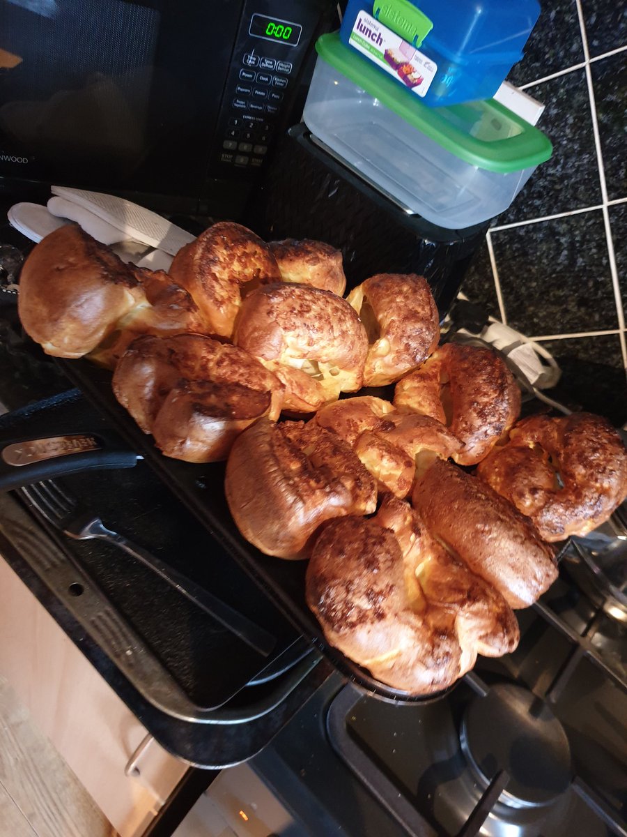 Jessnika's tweet photo. 3 tip runs (with a sore ankle),  #SCOvJPN and still time to make these bad lads. #sundaydinner #topmam #giantyorkshires https://t.co/F52jHJfEE3