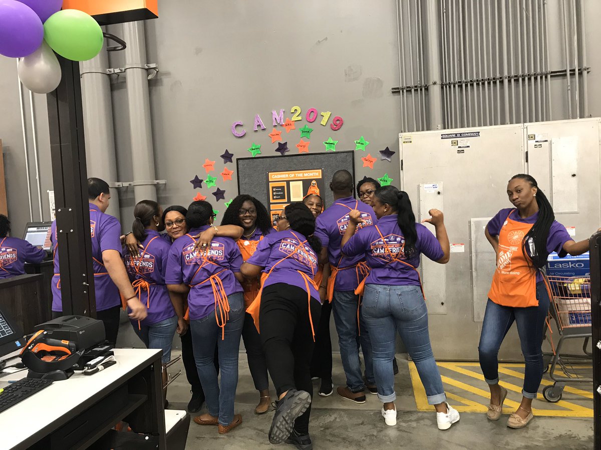 MzKuki's tweet photo. My store SM are the D.O.P.E, they are always there when we need them. CAM and friends 2k19 #purple #royalty #team8201 #wenotjustfriendswearefamily #ilovemyteam https://t.co/qKkxD0kvLz
