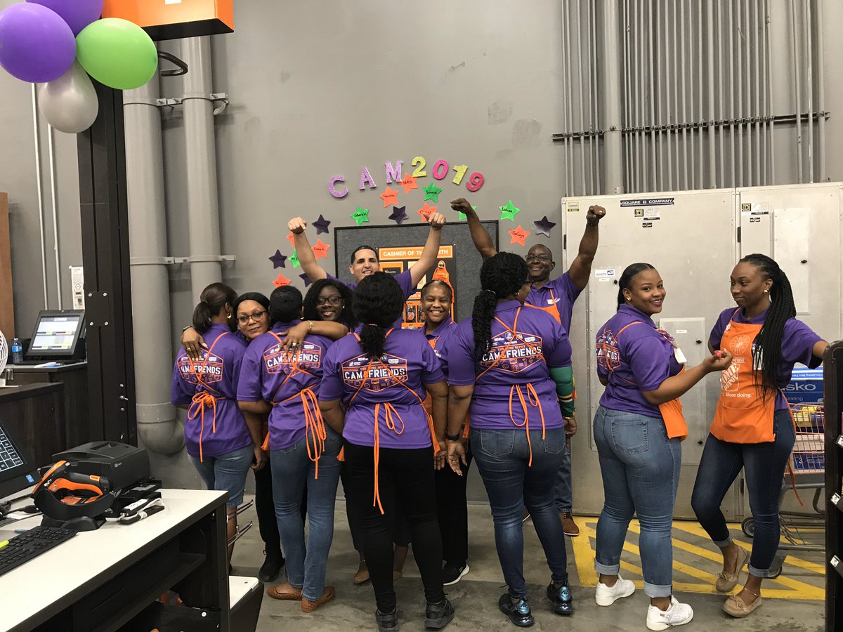 MzKuki's tweet photo. My store SM are the D.O.P.E, they are always there when we need them. CAM and friends 2k19 #purple #royalty #team8201 #wenotjustfriendswearefamily #ilovemyteam https://t.co/qKkxD0kvLz