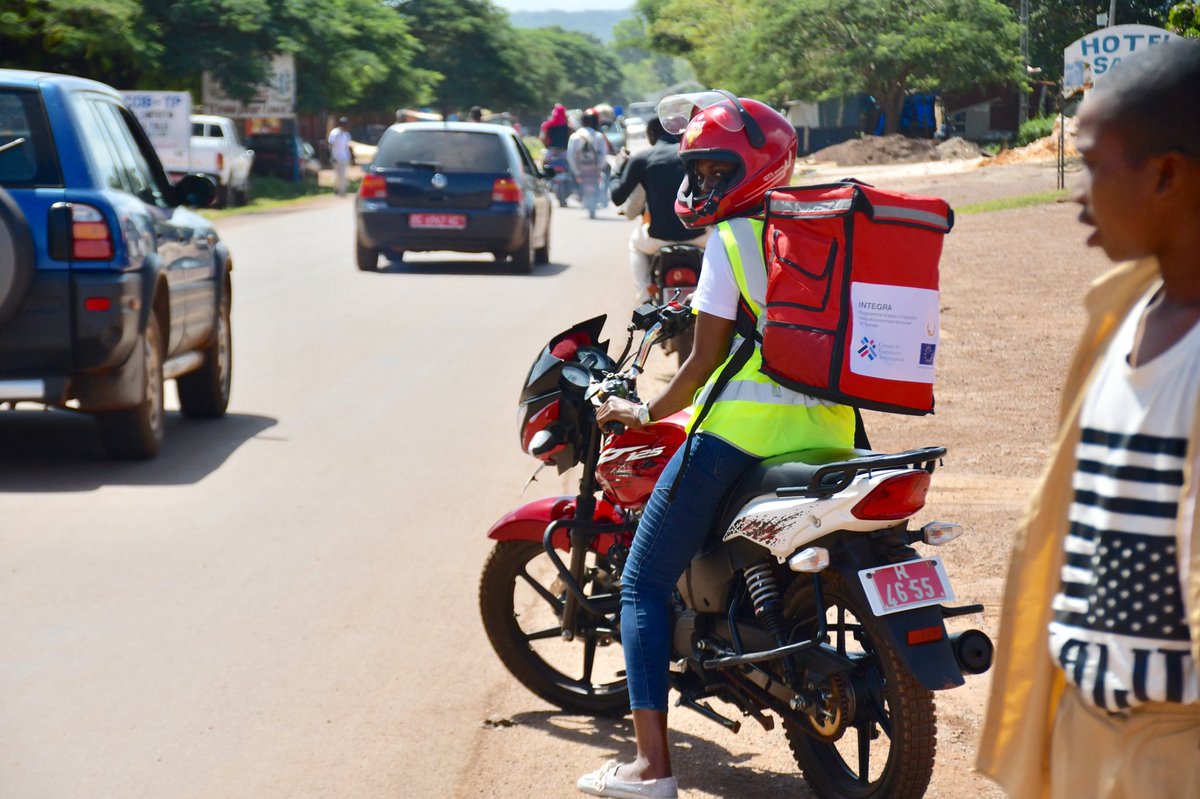 ITCnews's tweet photo. #INTEGRA_GUINEE
Cette semaine, l'ITC a lancé des activités en appui à la création d'emplois 'jeunes' dans le #transport et la #logistique urbaine en 🤝 avec @DeutschePostDHL et #GlobalTrans.
👉création de 600 emplois sur le territoire national.
ℹ️https://t.co/fqGCRqJNvo https://t.co/QthkYid5Iv