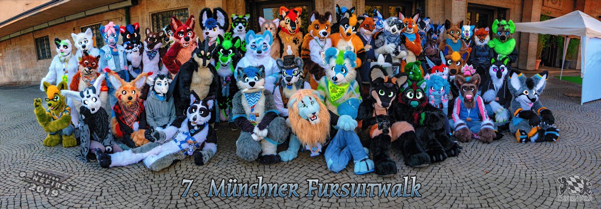 Münchener Suitwalk • Munich Suitwalk (@msuitwalk) on Twitter photo Das erste Gruppenfoto des #MSW7 von unserem fantastischen <a href="/_Nefires/">Blepdragon</a>. Gestern waren insgesamt ca. 50 #Fursuiter auf unserem #Suitwalk dabei.
#FurryFandom #Furry #FursuitEveryday
via <a href="/BayernFurs/">Bayern-Furs e.V.</a> Das erste Gruppenfoto des #MSW7 von unserem fantastischen <a href="/_Nefires/">Blepdragon</a>. Gestern waren insgesamt ca. 50 #Fursuiter auf unserem #Suitwalk dabei.
#FurryFandom #Furry #FursuitEveryday
via <a href="/BayernFurs/">Bayern-Furs e.V.</a>