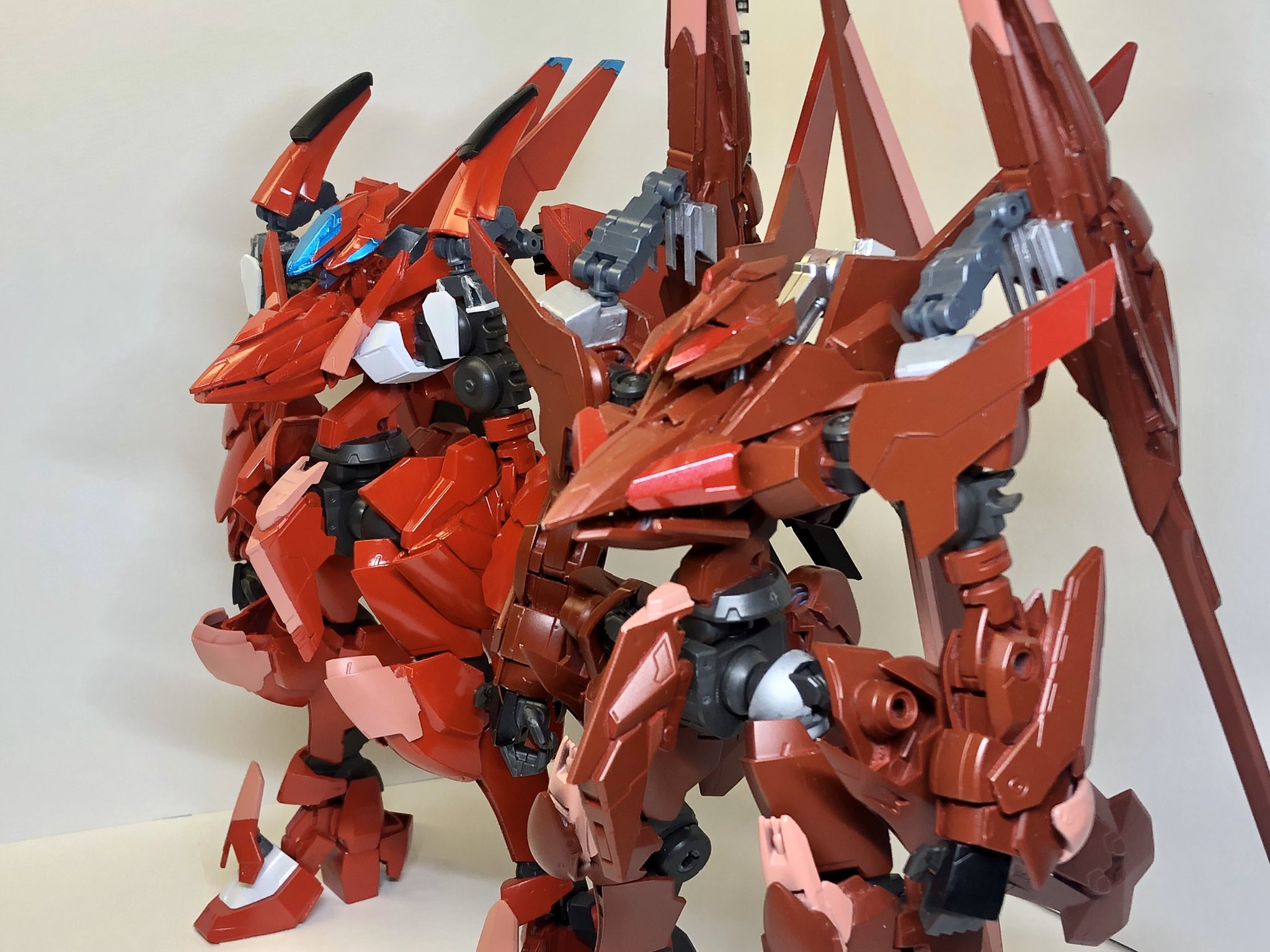 メカニカルおじや ノートゥングモデル エインヘリアルモデル マークドライツェン 絶対に並ばない機体ですができます どちらのドライツェンも好きです スタイルの違いも出せて良かった ガンプラファフナー化