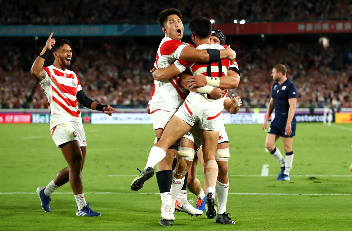 laprolongfr's tweet photo. Le Japon s’impose face à l’Écosse (28-21) et se qualifie pour la première fois de son histoire en 1/4 de finale de Coupe du monde ! 🇯🇵 

Les Japonais finissent premier de leur groupe et retrouveront l’Afrique du Sud pour la suite de la compétition 🏉 #JAPSCO https://t.co/bScE4CZyRb