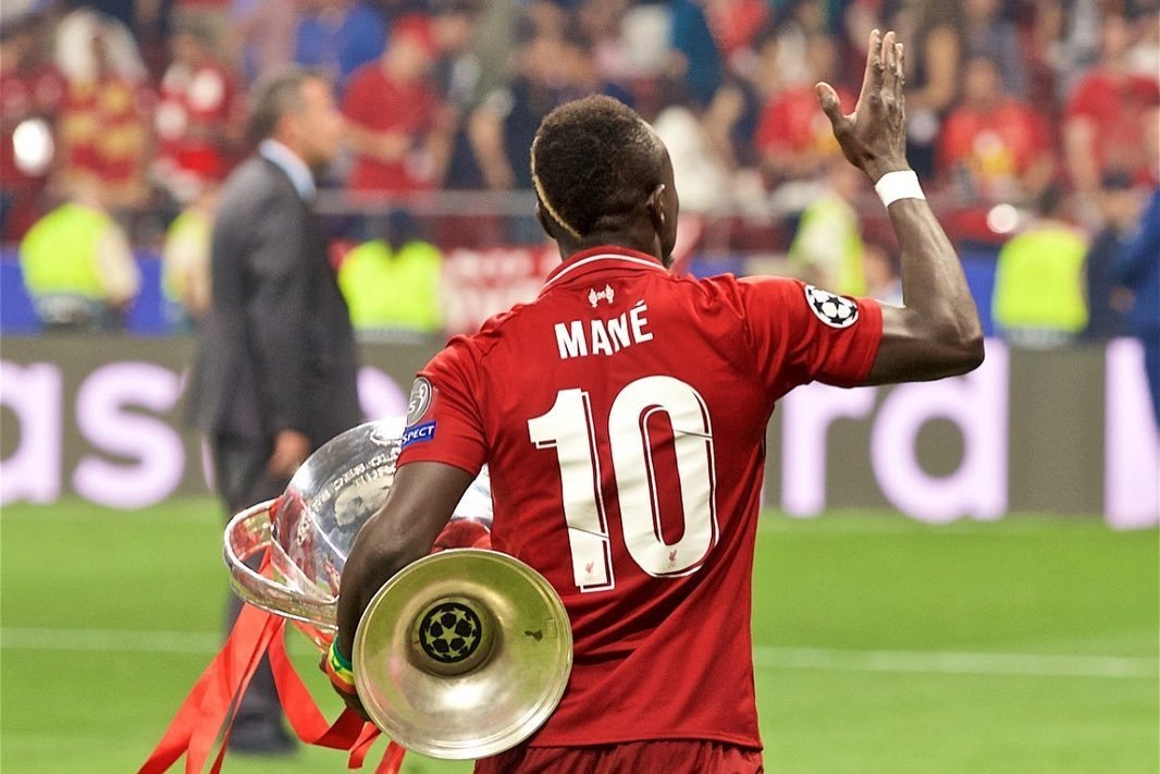 AnythingLFC_'s tweet photo. Sadio Mané: “Why would I want 10 Ferraris, 20 watches or 2 planes? I survived hard times,played football bare-footed, did not have an education. But today I can help my people build schools,stadiums &amp; buy clothes &amp; food. I prefer my people receive some of what life has given me.” https://t.co/u6ZmdCu3I6