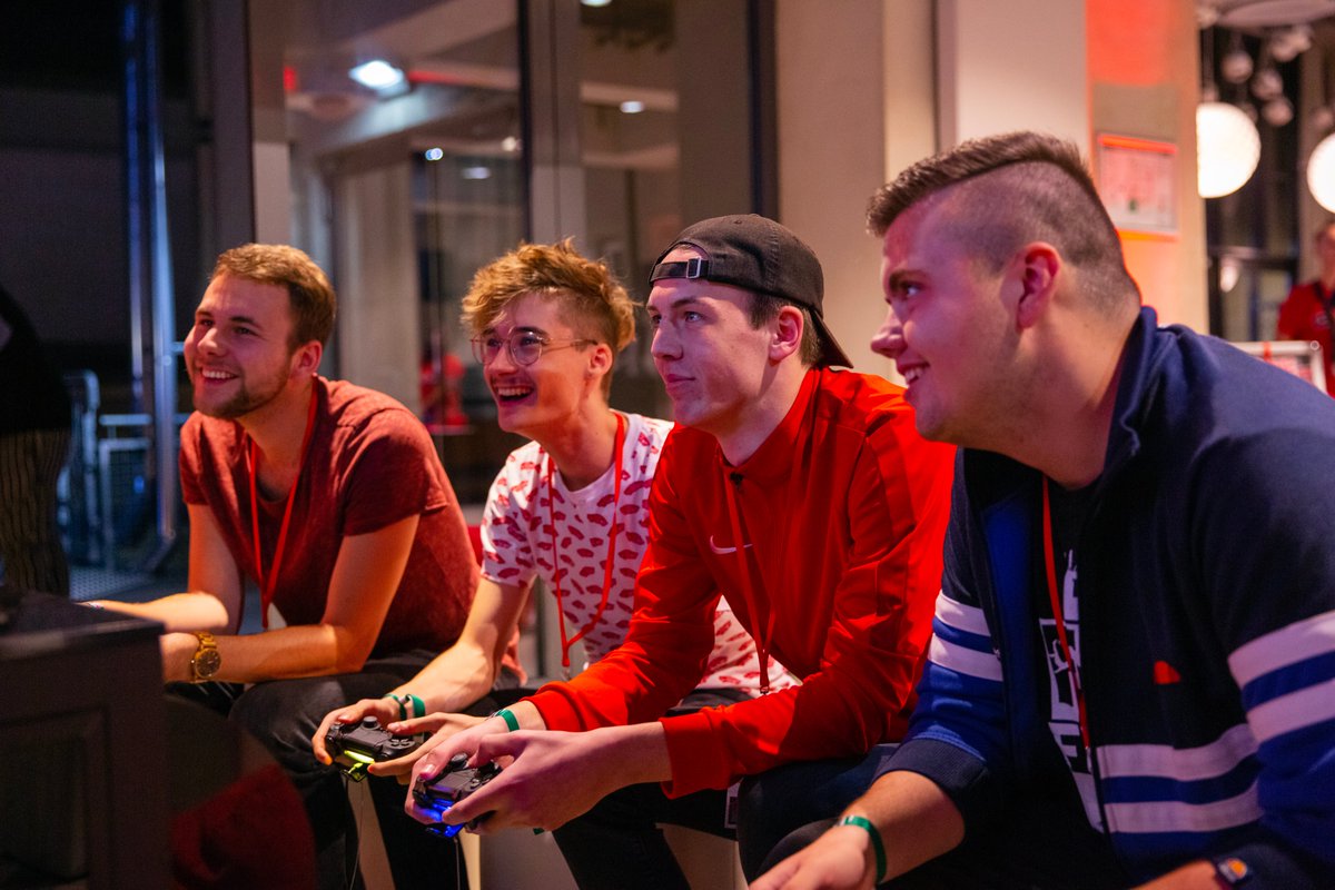 RBLeipzig's tweet photo. 🕹 #ArenaZocken mit 64 Mannschaften
🏆 Team "Gosakinez" triumphiert
👤 Fan-Platz im #RBLeSports-Team erfolgreich gescoutet
💕 Bullis Bande Warm-up-Turnier im Vorfeld
👌 zum dritten Mal ein geiles Zocker-Event https://t.co/vwlW2Gk3SA