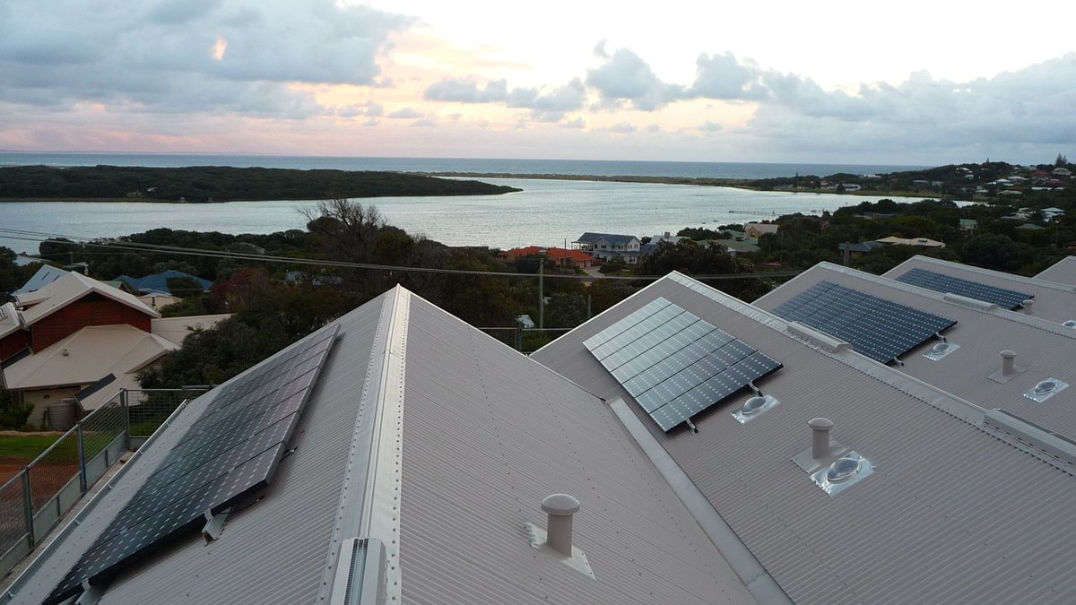 esaSolar_Energy's tweet photo. Did you know that the cost of going solar has dropped by more than 70% in the last 10 years! #GoSolar today and maximize your savings. #esaSolar https://t.co/Lk5mbeOcxL