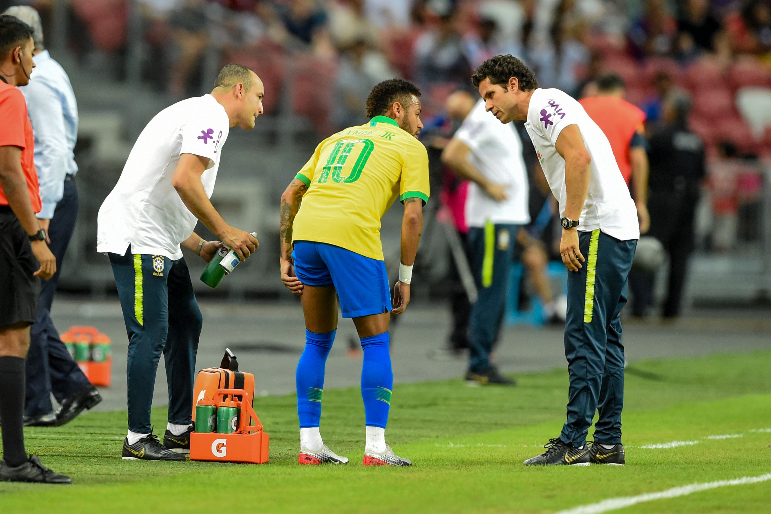 Неймара снова преследуют травмы. Бразилец получил повреждение в матче с Нигерией - изображение 1