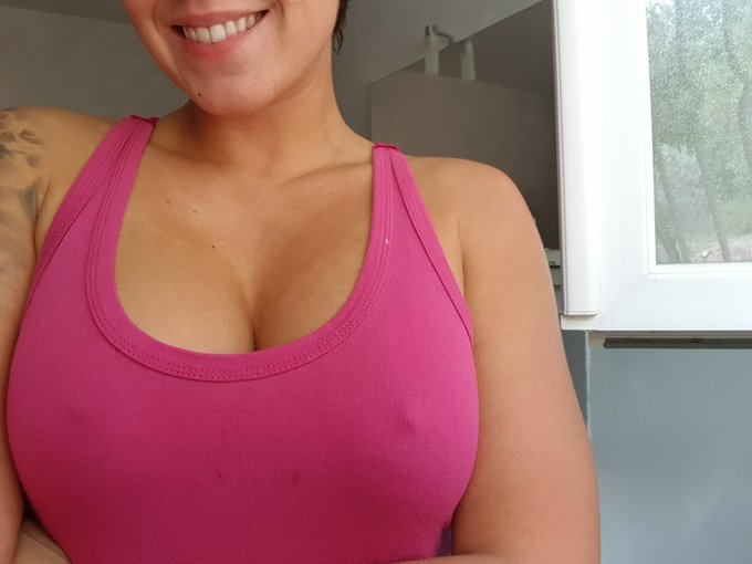 #NoBraDay https://t.co/bCHwkR5pWj<a href="/tag/nobraday"class="tags">#NoBraDay</a>